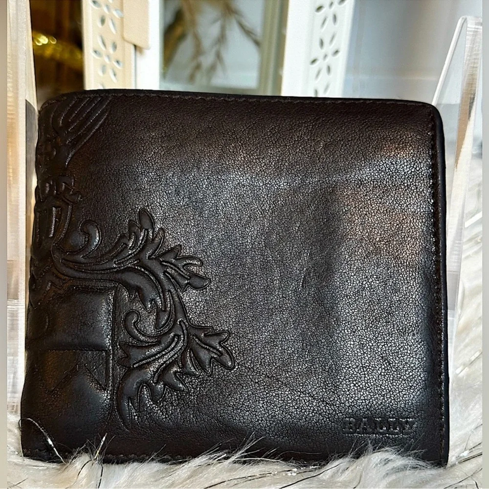 Bally RARE Switzerland Embossed Crest Leather Bifold Wallet – Dark Brown